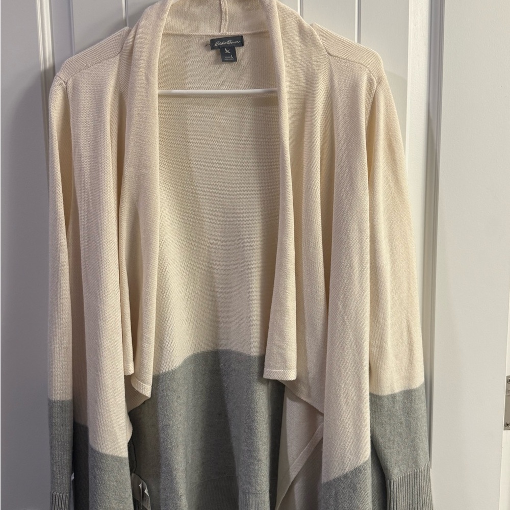 Eddie Bauer Cream and Gray Women's Sweater